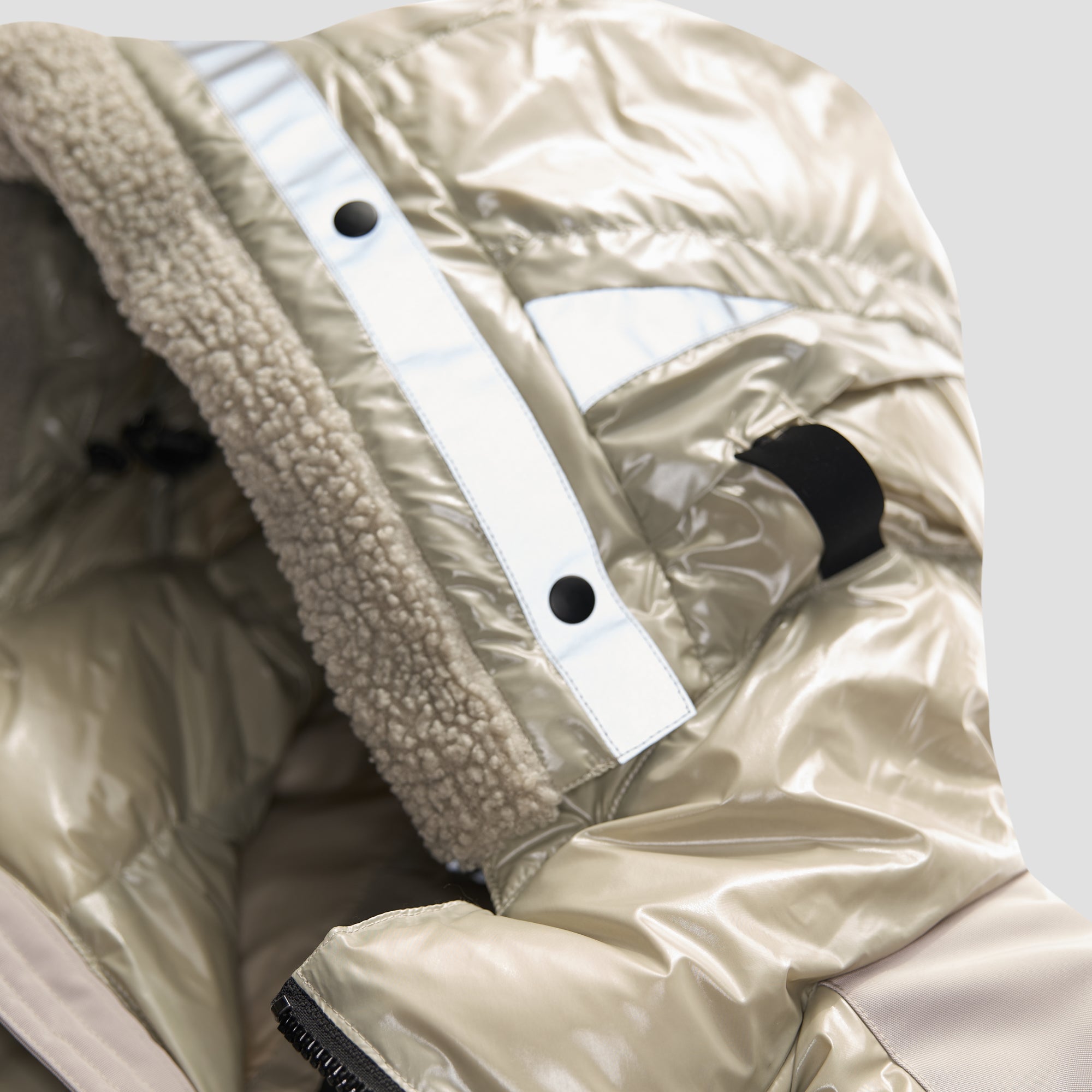 HOODED DOWN JACKET WITH DETACHABLE ECO FUR